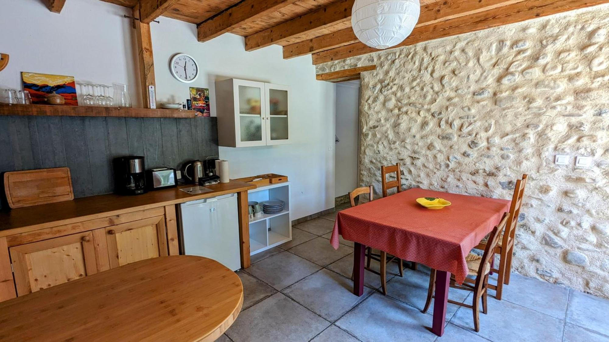 Rez-de-jardin Independant Dans Ferme Maraichere Bio Avec Grand Jardin Privatif Clos Et Arbore * Crest